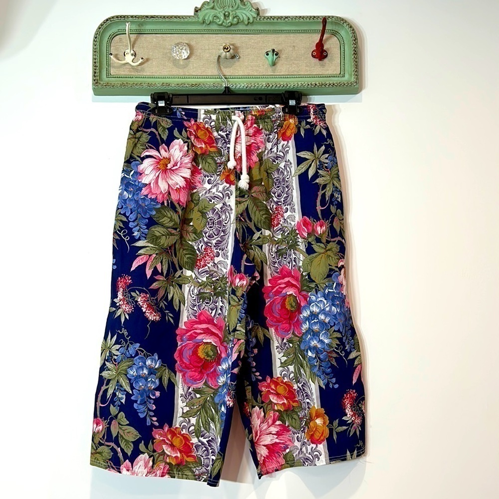 Vintage 1980s floral tapestry made in Spain board Bermuda sorts size 10 women’s